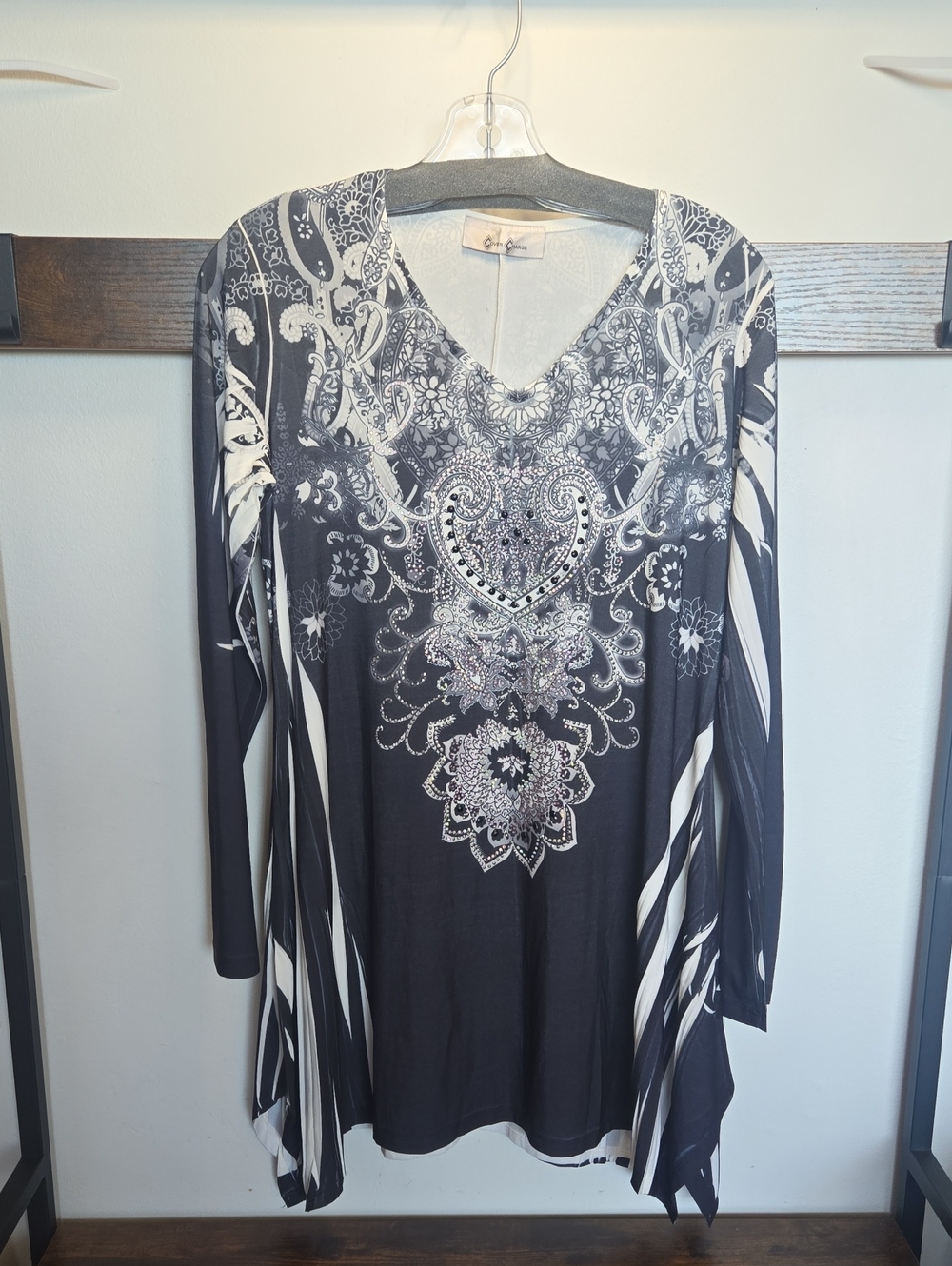 Women's Black & White V-Neck Embellished Tunic Top Dress
